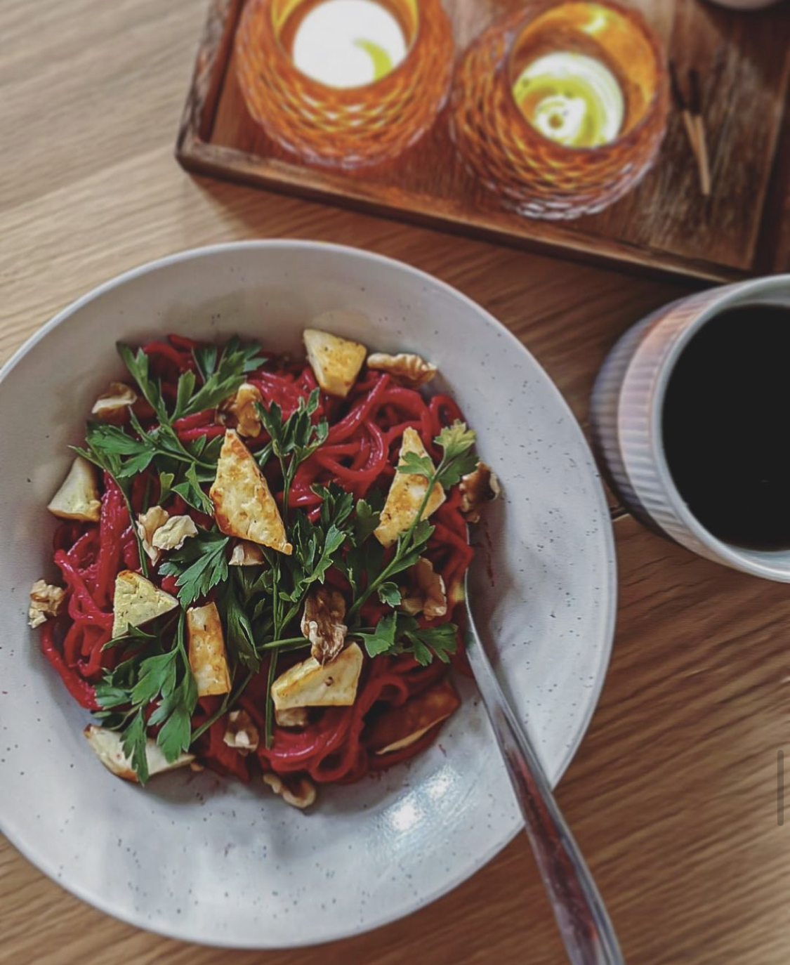 PASTA MED RØDBEDESAUCE