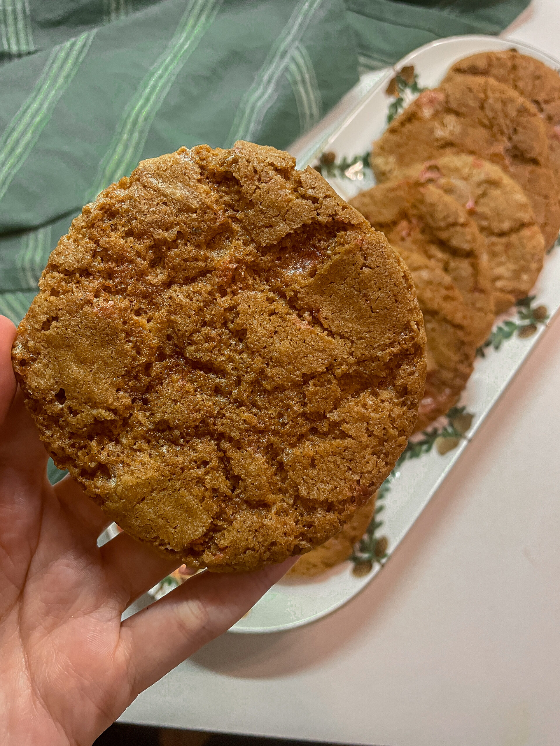 COOKIES MED PEBERMYNTESTOKKE OG HVID COKOLADE