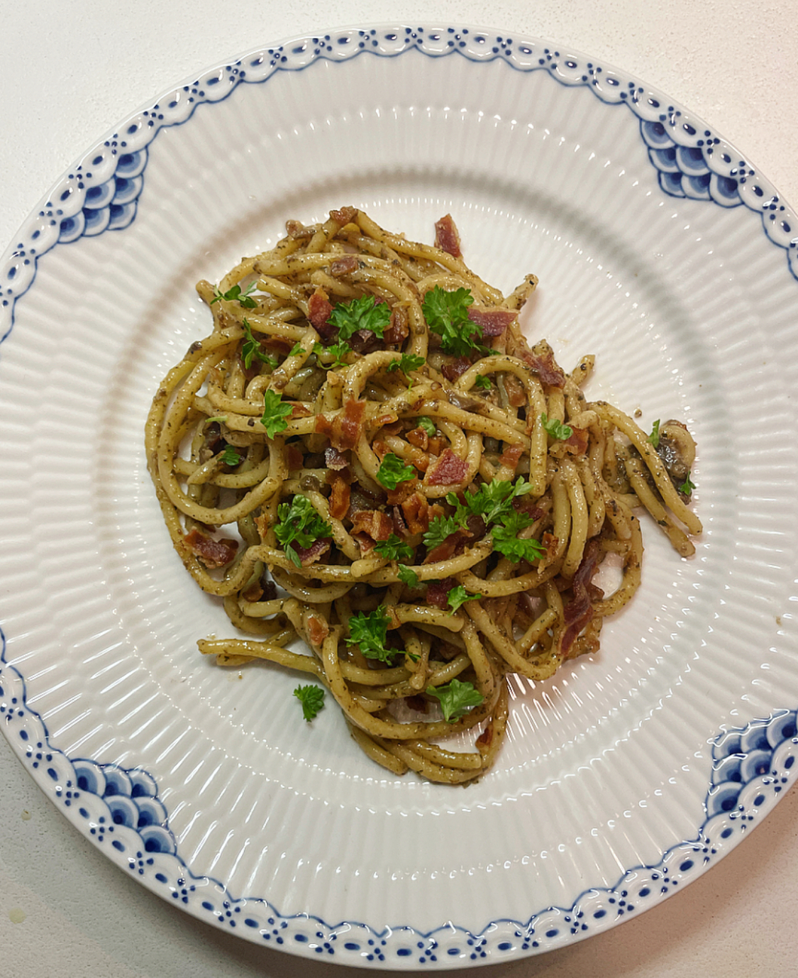 NEM PASTARET MED LÆKKER SVAMPESAUCE