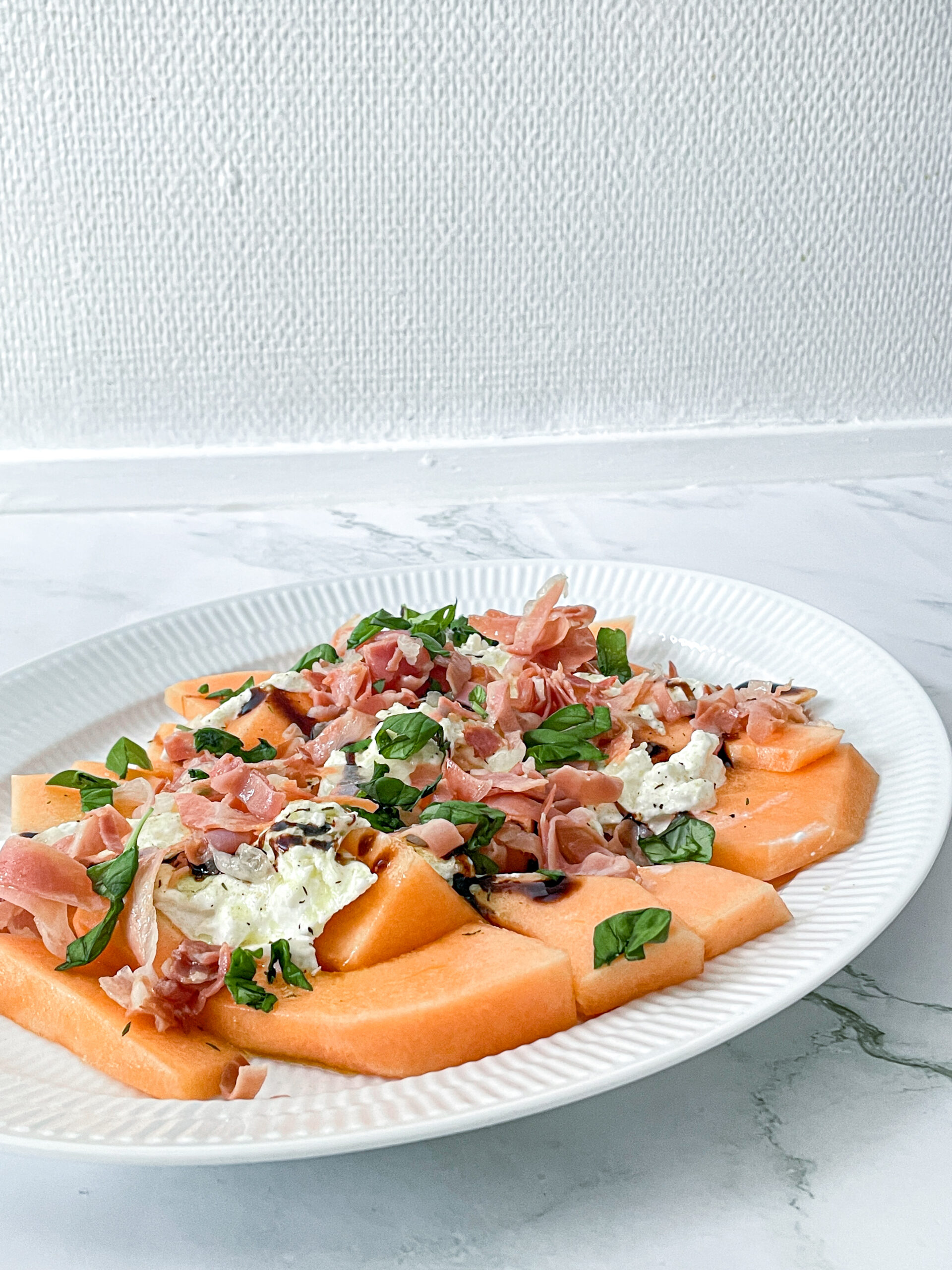 CANTALOUPE SALAT MED PROSCIUTTO & BURRATTA