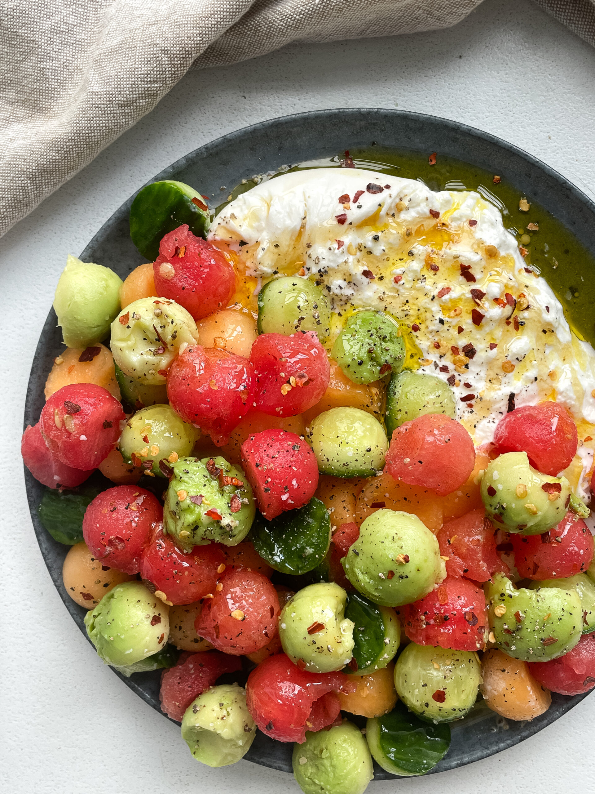 MELON BURRATA SALAT MED AVOCADO OG AGURK