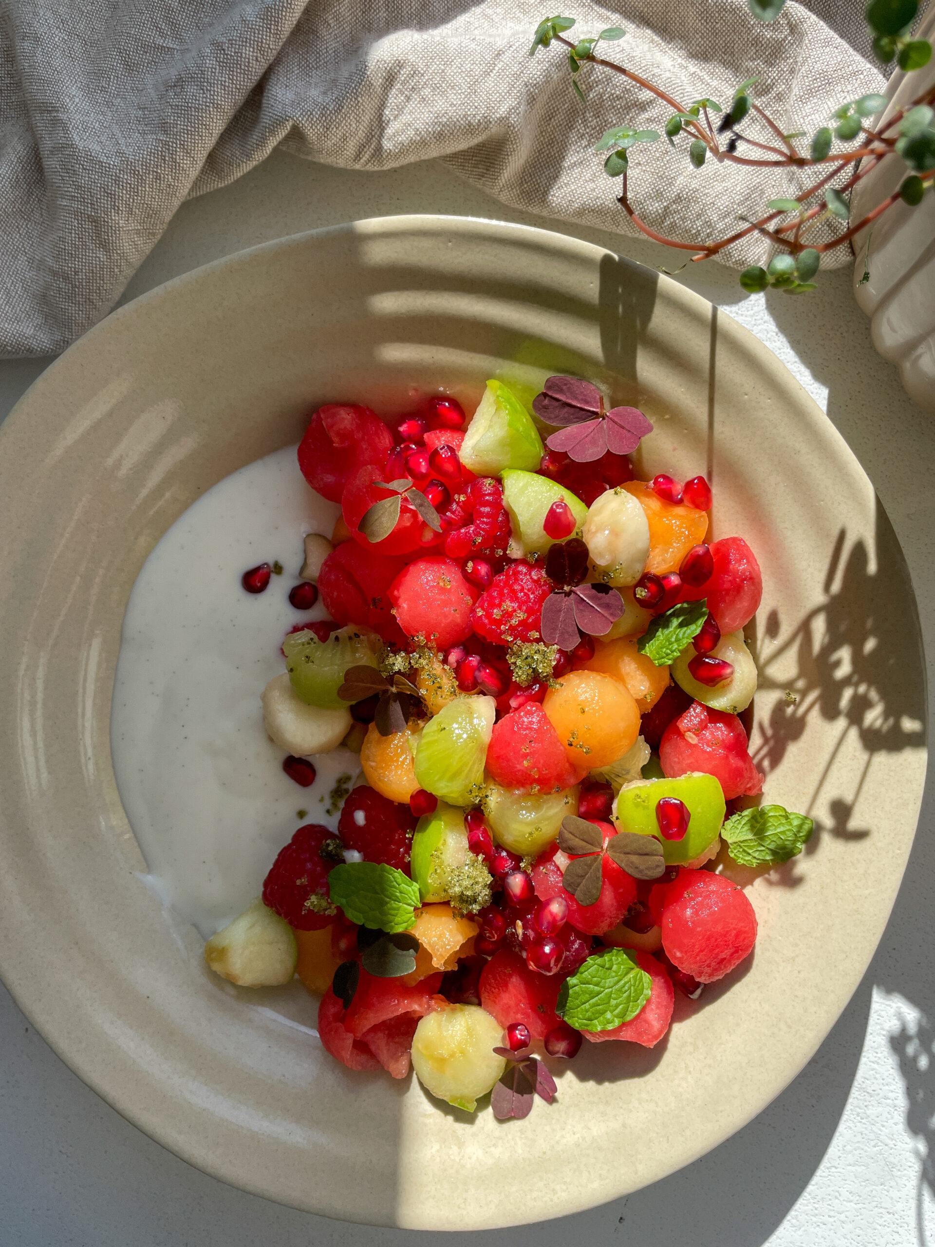 FRUGTSALAT MED CREME ANGLAISE